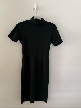 Slate & Willow dark green Short Sleeve Midi Dress